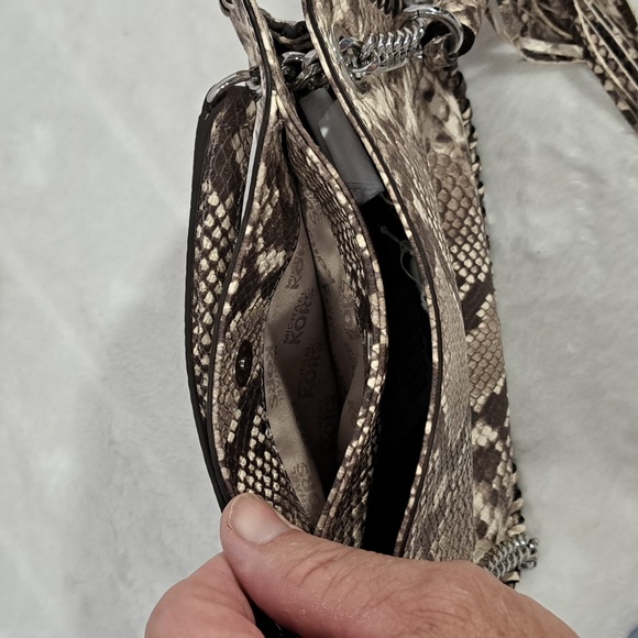 NWT Michael Kors Small Messenger - Picture 8 of 13